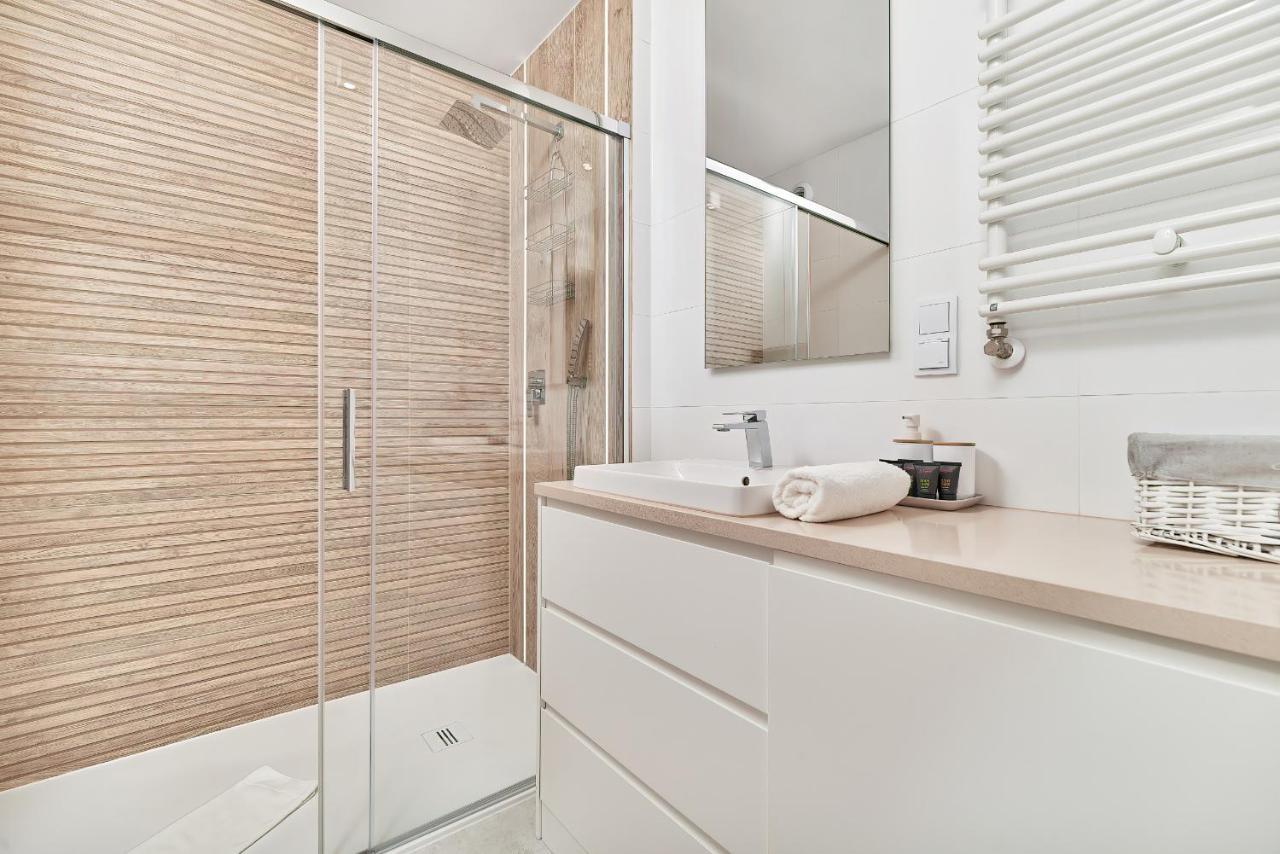 Exclusive Apartments Gwiazdzista With Free Garage Wroclaw By Noclegi Renters Eksteriør bilde